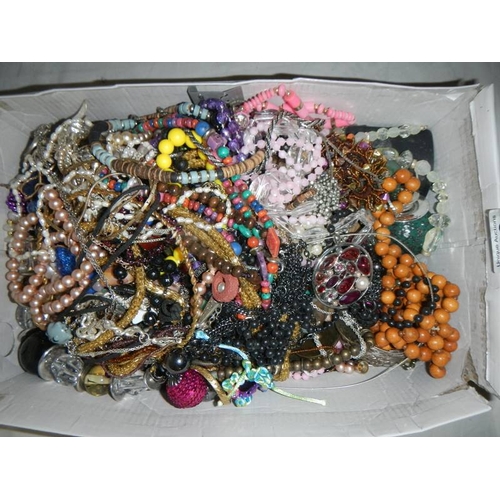 720 - A large mixed lot of costume jewellery.