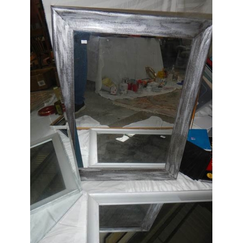 788 - 4 good quality mirrors and a gold frame measuring 63 x 53 cm.