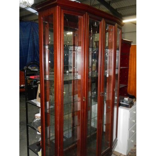 805 - A superb quality glazed cabinet with etched glass doors.