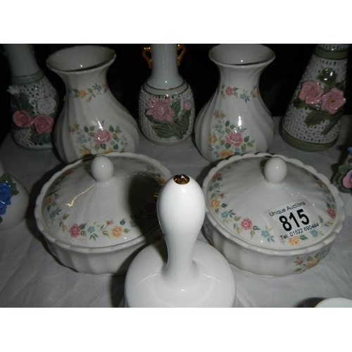 815 - 12 pieces of assorted ceramic items.