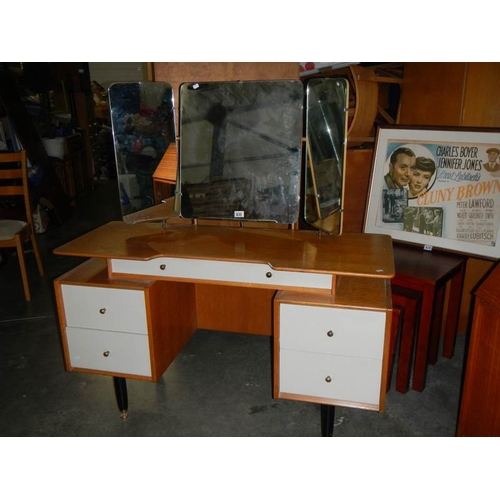 830 - A dressing table with triple mirror, in good condition.