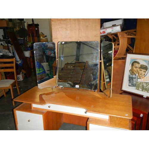 830 - A dressing table with triple mirror, in good condition.