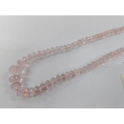 10 - A rose quartz necklace with silver clasp.