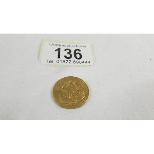 136 - A 1909 gold sovereign.