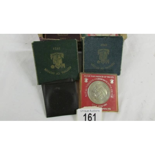 161 - Fifty crowns and 5 five shilling pieces.