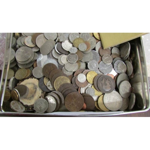 166 - Approximately 5 kilos of mixed UK and foreign coins.