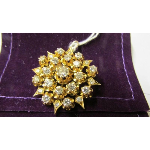 170 - An 18ct gold and diamond pendant/brooch.