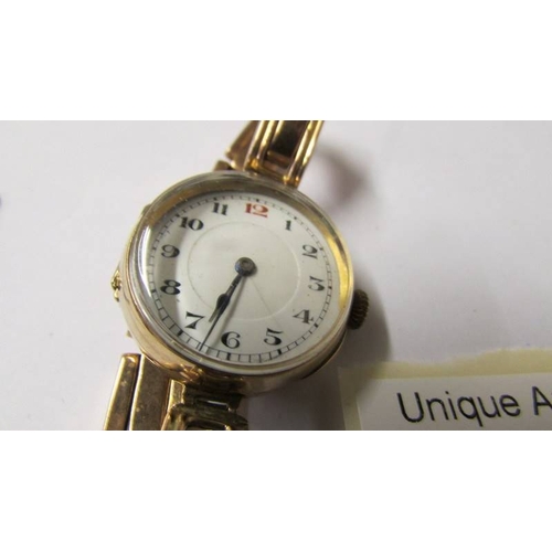 177 - A 9ct gold 1920's ladies wrist watch.