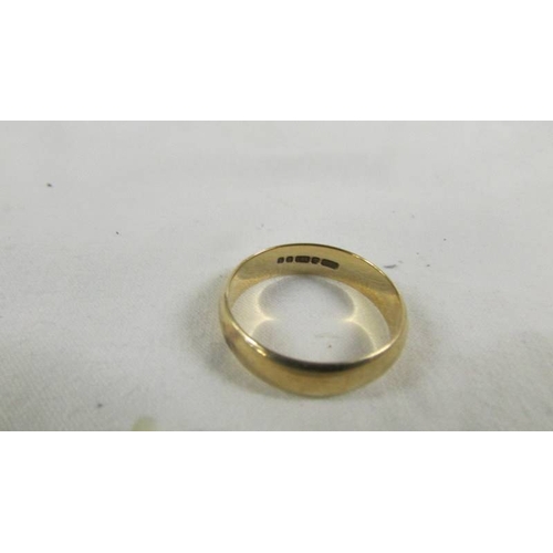 42 - A 9ct gold wedding ring, size W, 4.5 grams.