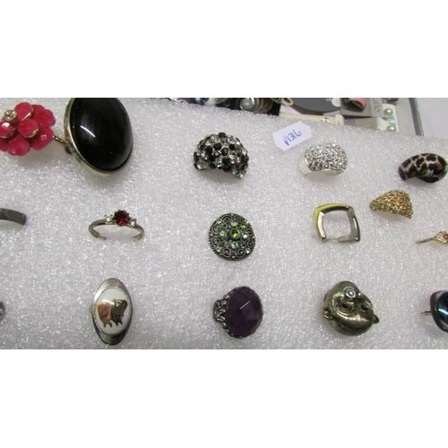 1007 - A good lot of vintage rings together with a tray of fashion jewellery.