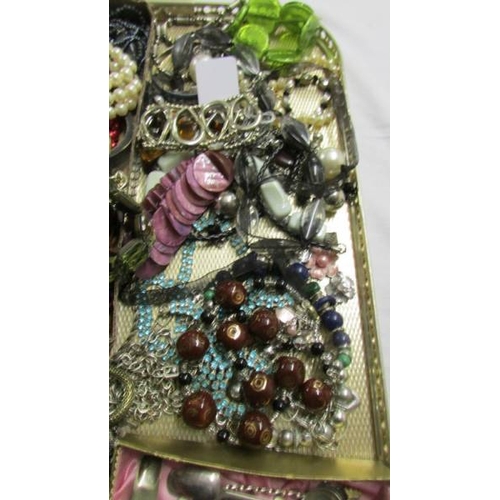 1013 - A tray of assorted costume jewellery including rings, bracelets etc.,