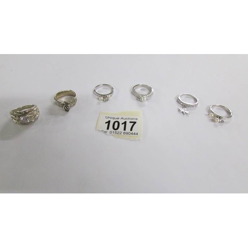 1017 - 6 assorted silver rings.