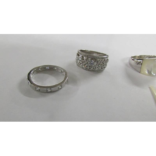 1018 - 6 assorted silver rings.