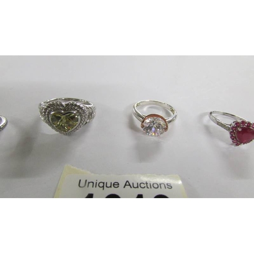 1019 - 6 assorted silver rings.