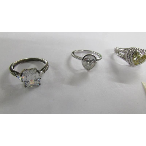 1019 - 6 assorted silver rings.