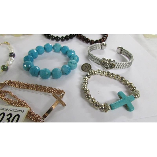 1030 - 14 assorted bracelets.