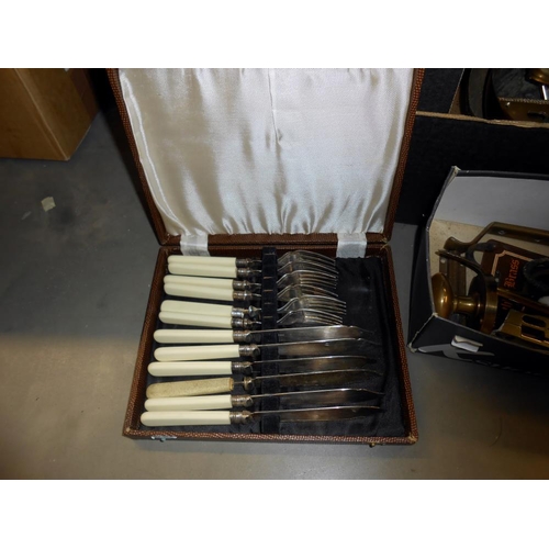 158 - A box of assorted brassware, including boxed set of fish knives and forks, trivet, old tin, door fur... 