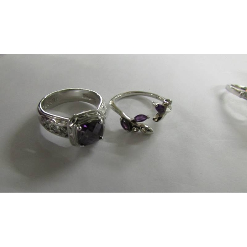 2030 - 7 silver rings and an unmarked ring,