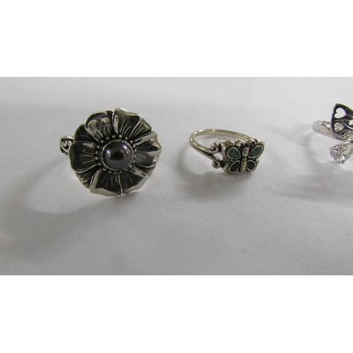 2034 - 6 assorted silver rings.