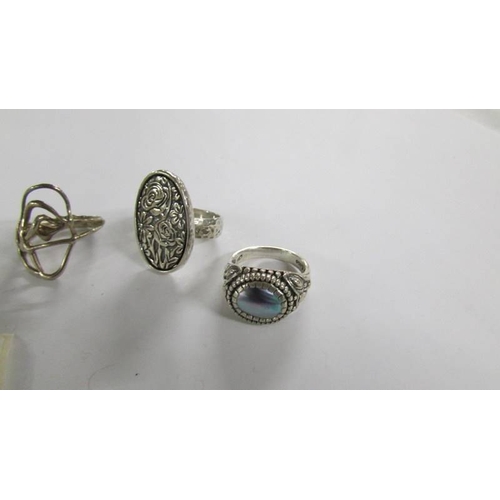 2035 - 6 assorted silver rings.