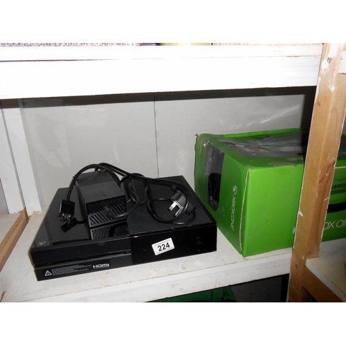 224 - An X box 1 games console with box (box a/f and consul unchecked)