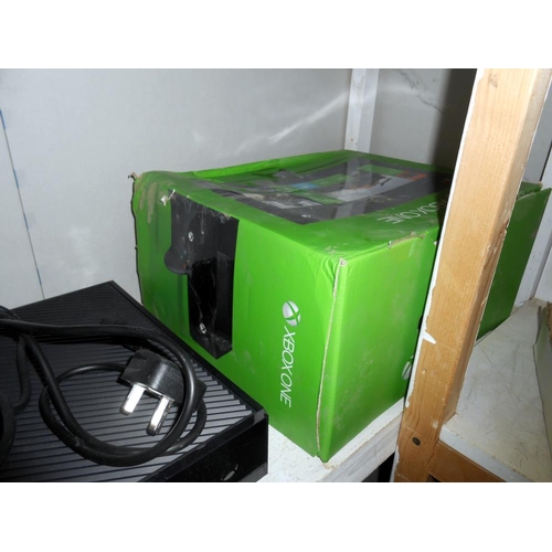 224 - An X box 1 games console with box (box a/f and consul unchecked)