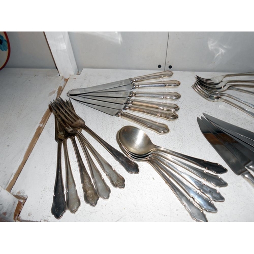 234 - A Sheffield set of cutlery 45 pieces (missing 1 soup and 2 dessert spoons) plus other cutlery