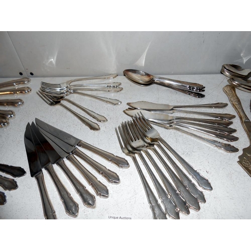 234 - A Sheffield set of cutlery 45 pieces (missing 1 soup and 2 dessert spoons) plus other cutlery