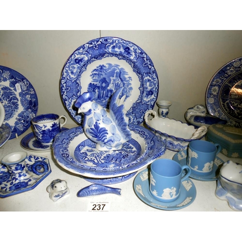 237 - A shelf of blue and white and a quantity of Wedgwood (small tureen is slightly a/f)