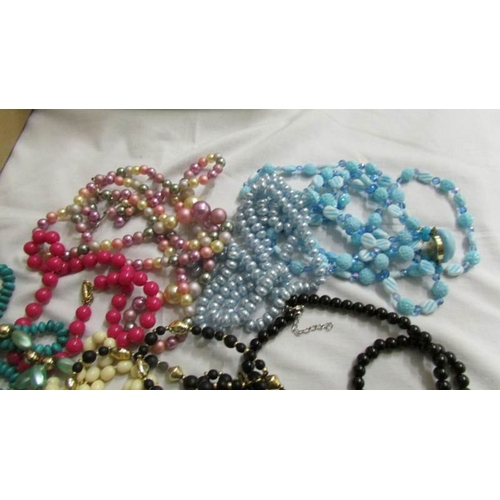 1040 - Approximately 15 bead necklaces.