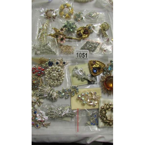 1051 - Approximately 30 vintage brooches.