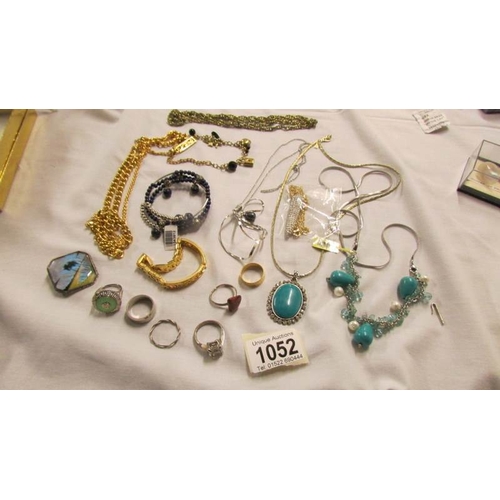 1052 - A mixed lot of necklaces, rings and bracelets.