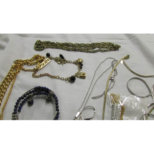 1052 - A mixed lot of necklaces, rings and bracelets.