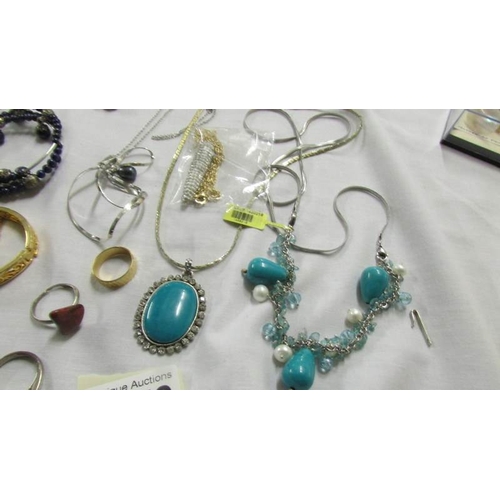 1052 - A mixed lot of necklaces, rings and bracelets.