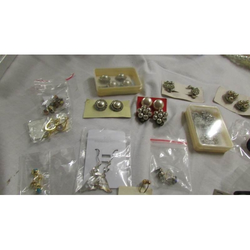 1053 - Approximately 30 pairs of earrings including clip on.