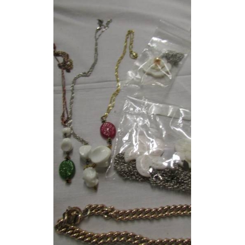 1068 - A mixed lot of necklaces, pendants and bracelets including a necklace with matching bracelet and ear... 