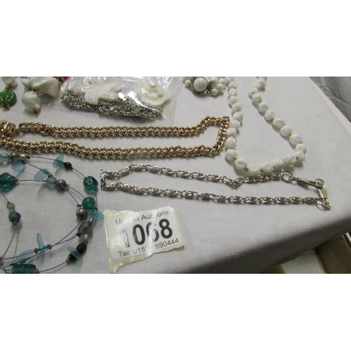 1068 - A mixed lot of necklaces, pendants and bracelets including a necklace with matching bracelet and ear... 