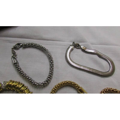 1070 - 3 gold coloured bracelets, 2 silver coloured bracelets and a gold coloured pendant.