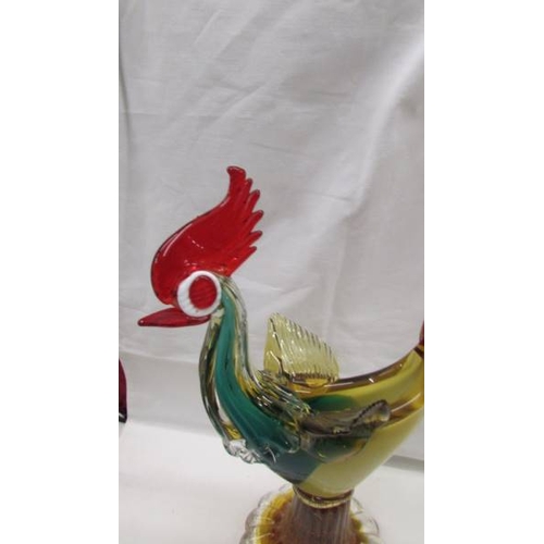 2080 - A multi coloured glass rooster in the style of Murano, 16.5'' (47cm), in good condition with no crac... 