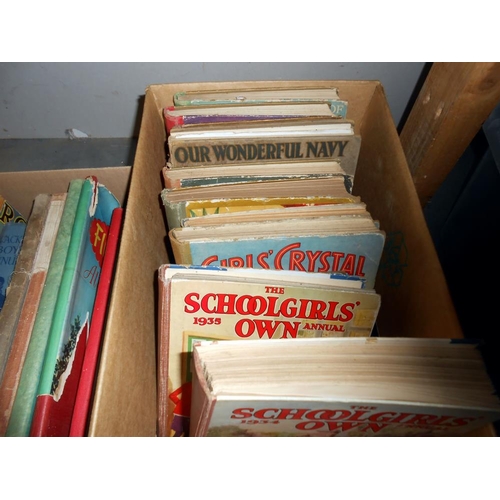 321 - A good collection of vintage annuals and books including The School Girls own annual 1925, 1934, 193... 