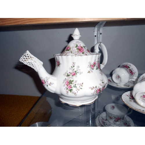 340 - A Royal Albert Lavender Rose 32 piece tea and coffee set all pieces in good condition