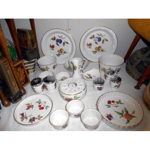 344 - A quantity of Royal Worcester Evesham pattern