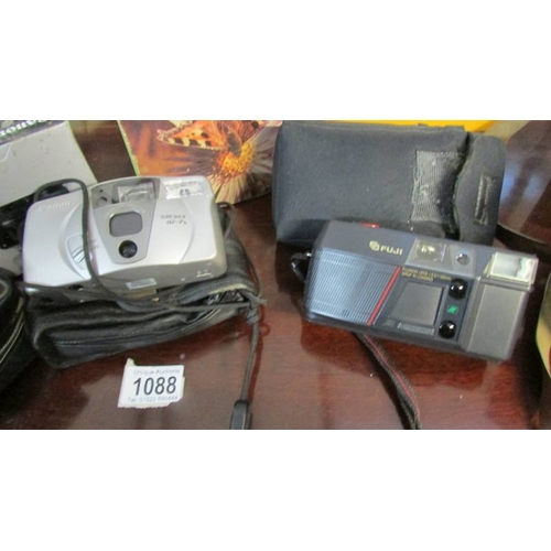 1088 - A mixed lot of photographic equipment including Kodak box Brownie, Fugi and Canon camera's, Canon Ef... 