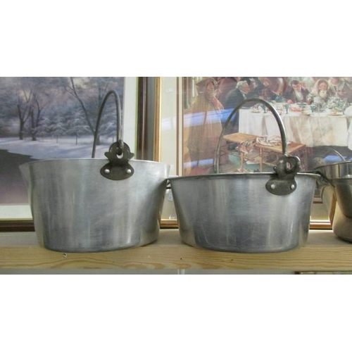 1089 - A stainless steel jam pan and 2 alluminium jam pans,