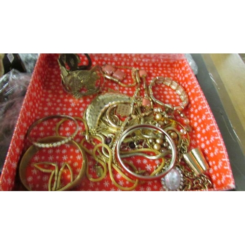 2094 - A large selection of yellow metal jewellery.