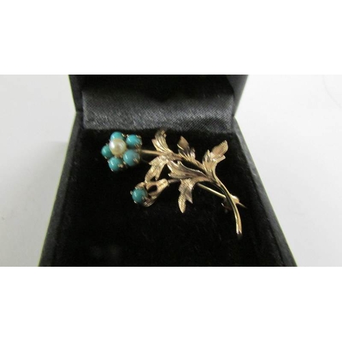 2102 - A sweetheart brooch set with turquoises and pearl in 9ct gold as a forget me not flower.