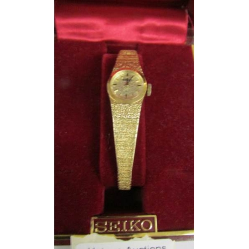 2113 - A boxed Seiko wind up ladies wrist watch, 1/50 18ct gold finish, in working order.