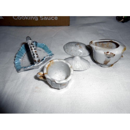 287 - A mix of small china items including Wade, Russian birds etc, a/f