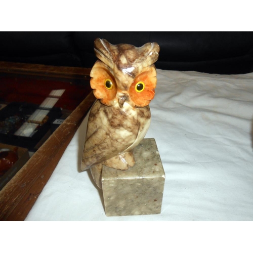 306 - A pair of polished stone owl bookends (ears a/f) and a heavy stone pestle and mortar