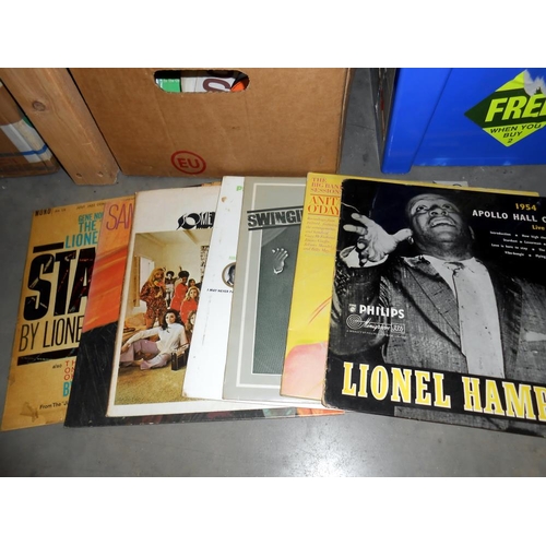 325 - A good collection of mainly 50/60's LP's including Sammy Davis Jnr etc. No condtion report as too ma... 